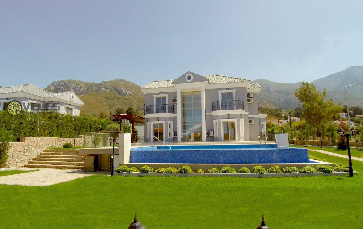 SV-349 Luxurious villa in an elite area, Veles