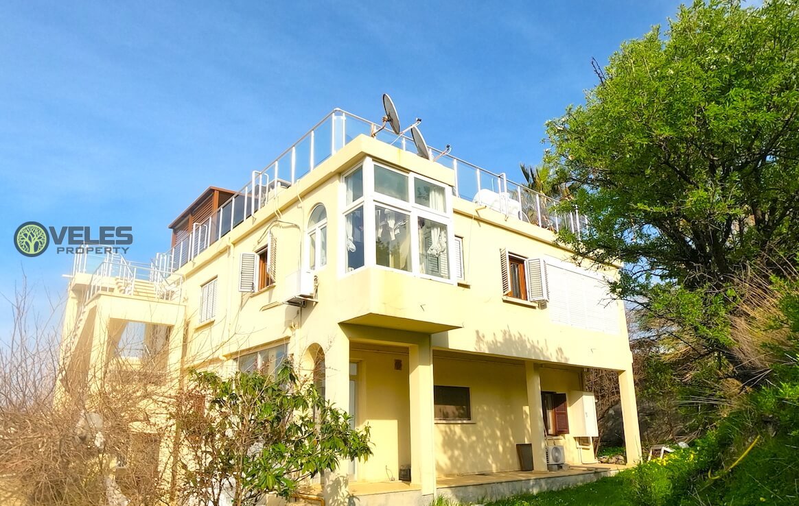 SV-504 House for renovation 50 meters from the sea, Veles