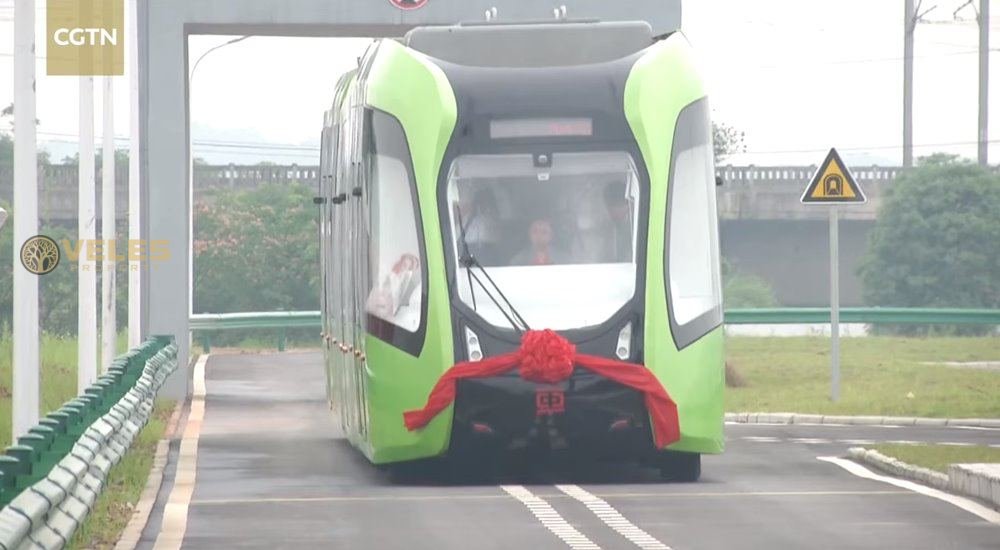 A TRAM WITHOUT WIRE AND RAILS APPEARED IN CHINA