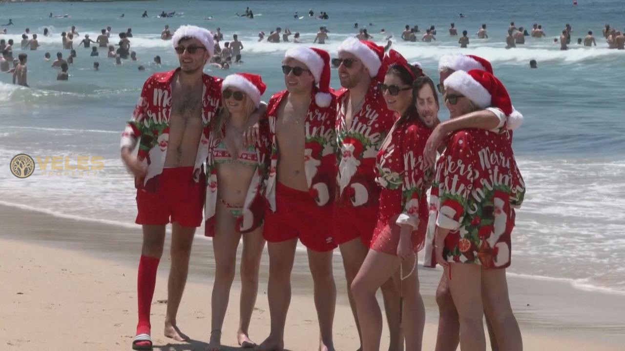 AUSTRALIANS CELEBRATE NEW YEAR ON THE BEACH