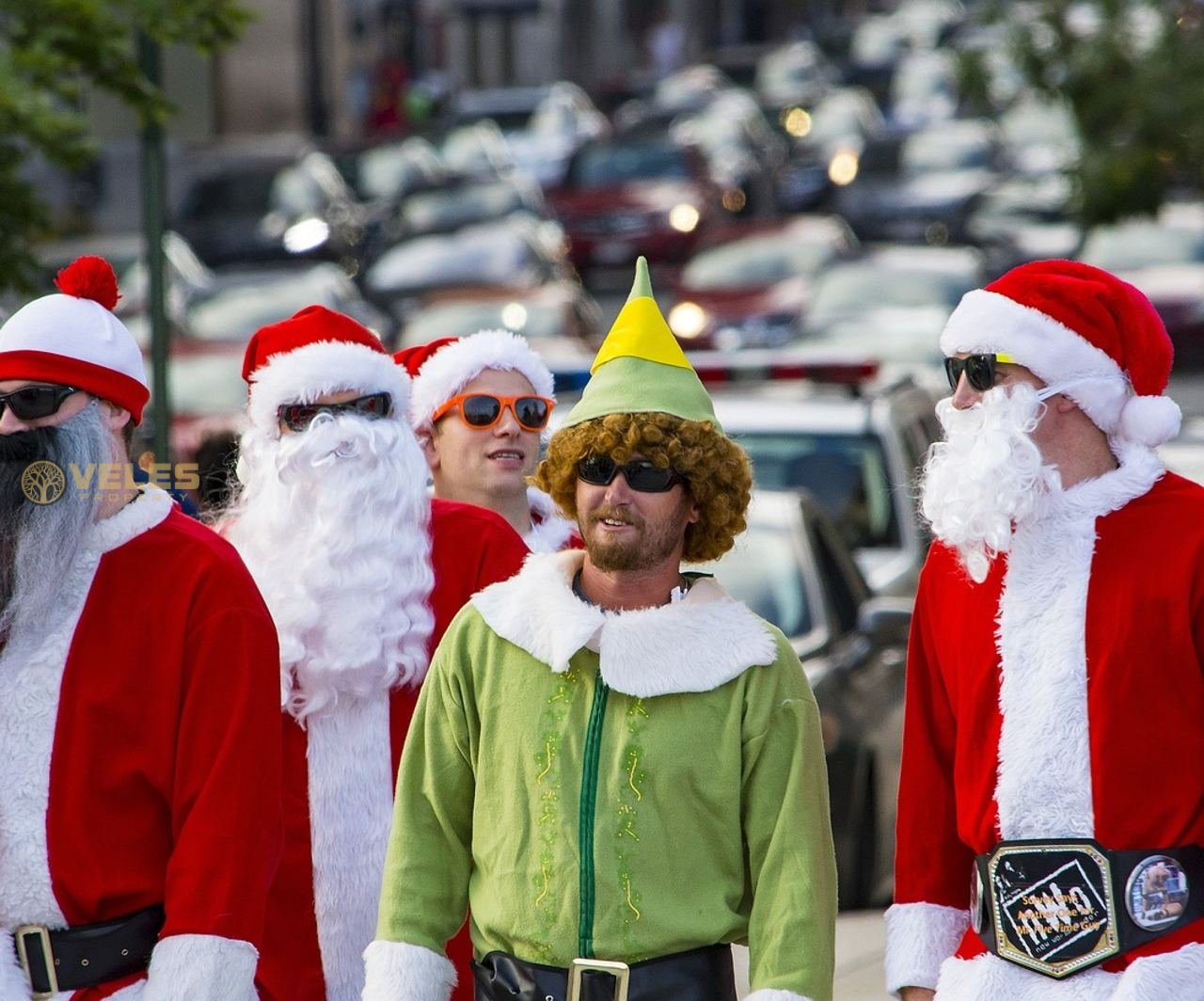 POLICE OFFICERS WEAR SANTA CLAUS IN PERU