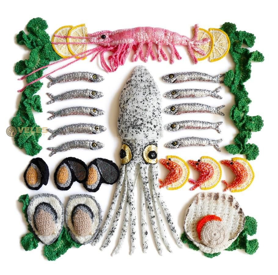 “KNITTED FOOD” FROM A FASHION DESIGNER