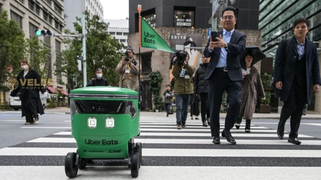 ROBOT COURIER BEGAN DELIVERY FOOD IN TOKYO