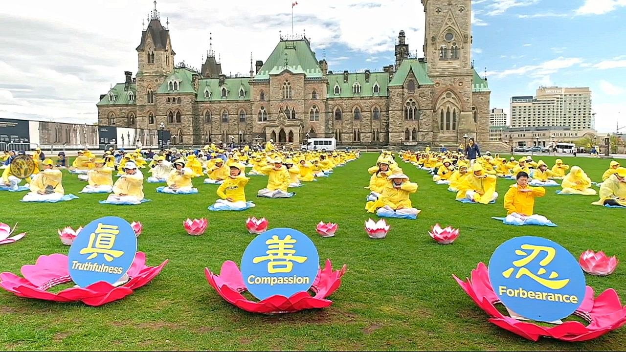 WORLD FALUN DAFA DAY CELEBRATED WITH COLORFUL PROCESSIONS