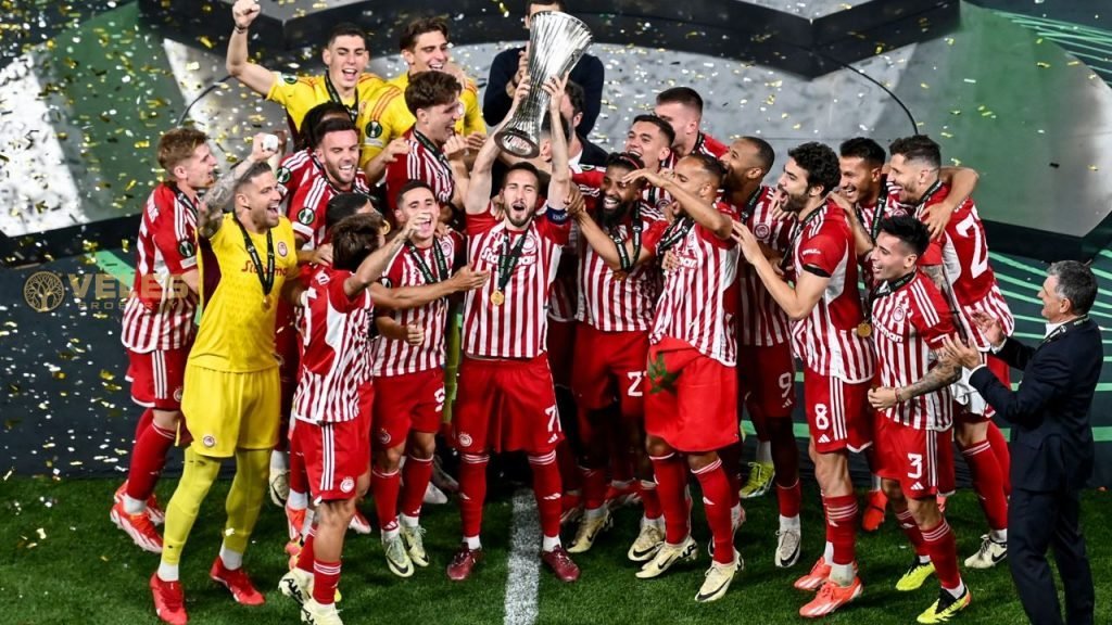 OLYMPIAKOS BECAME THE FIRST GREEK FOOTBALL CLUB TO WIN THE EUROCUP