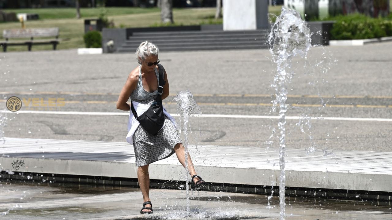 GREECE CLOSES ATTRACTIONS DUE TO HEAT