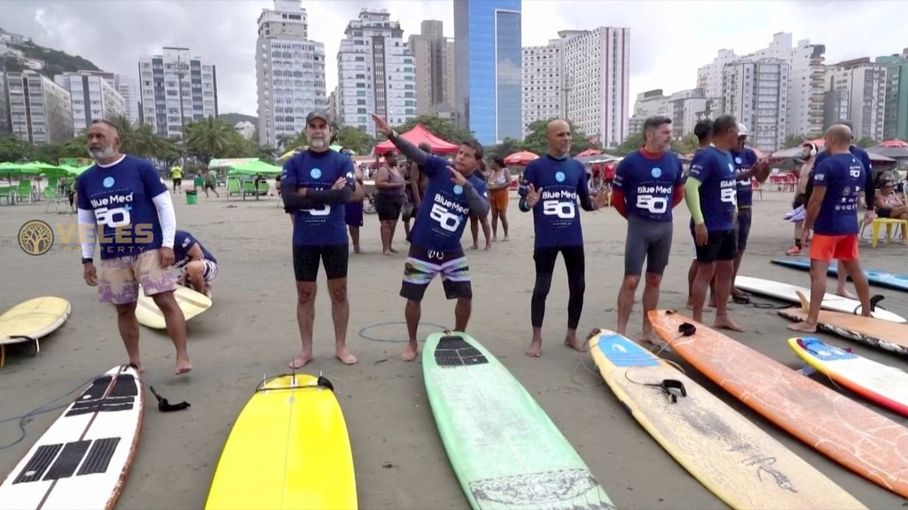 300 Brazilians have shown that surfing is for all ages