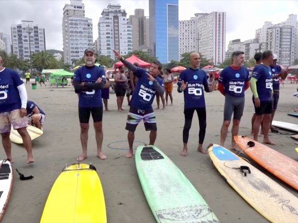 300 Brazilians have shown that surfing is for all ages