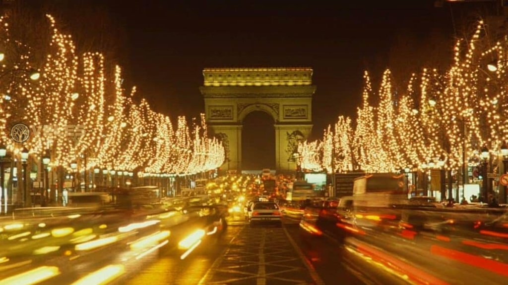 The Champs-Élysées shone with Christmas lights